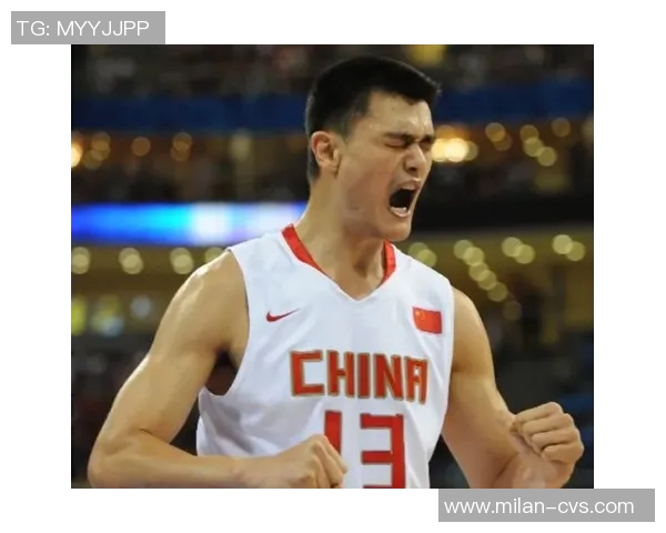 青涩姚明在赛场上展现盖帽绝技的青春岁月与篮球梦想